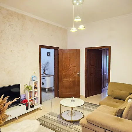 White House Korce * Maliq