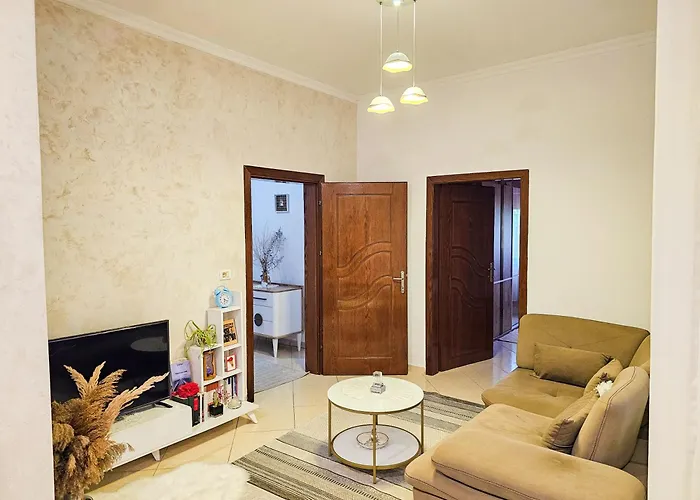 White House Korce * Maliq